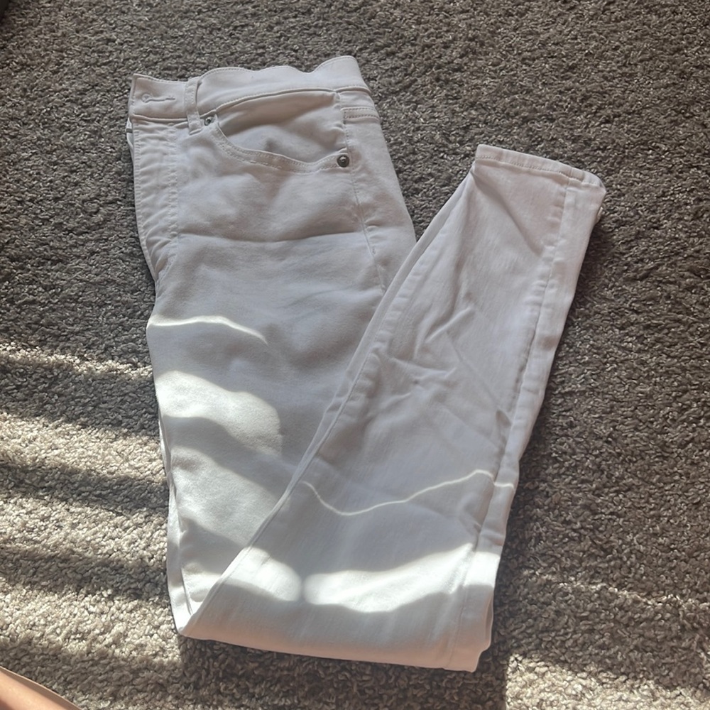White skinny jeans